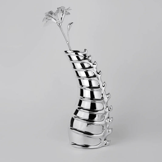 BUDDiNG VASE