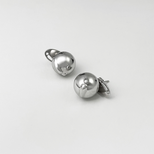 BALL STUD EARRiNGS